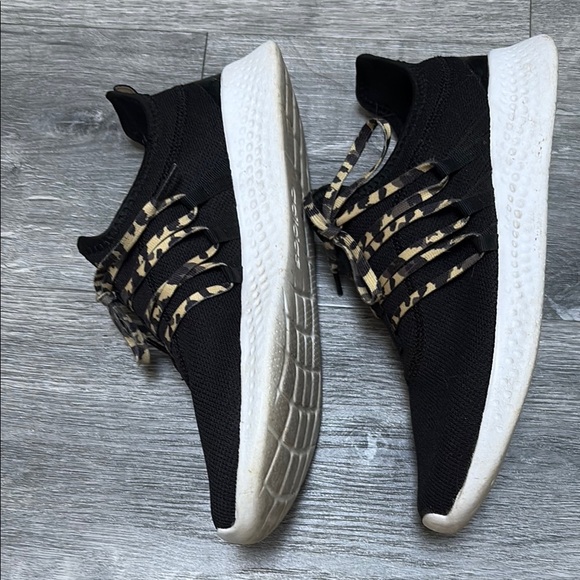 Adidas Women's Black Sneakers with Leopard Print size 9.5 - Picture 5 of 6